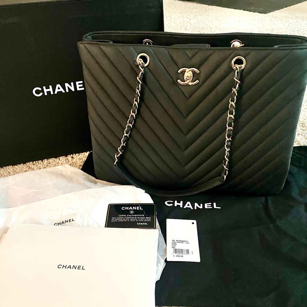 *SOLD* CHANEL Caviar Flat Chevron Quilted Large Shopping Tote